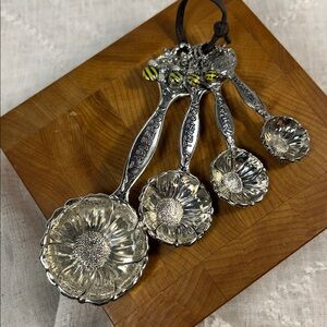 Just Bee Happy measuring spoons